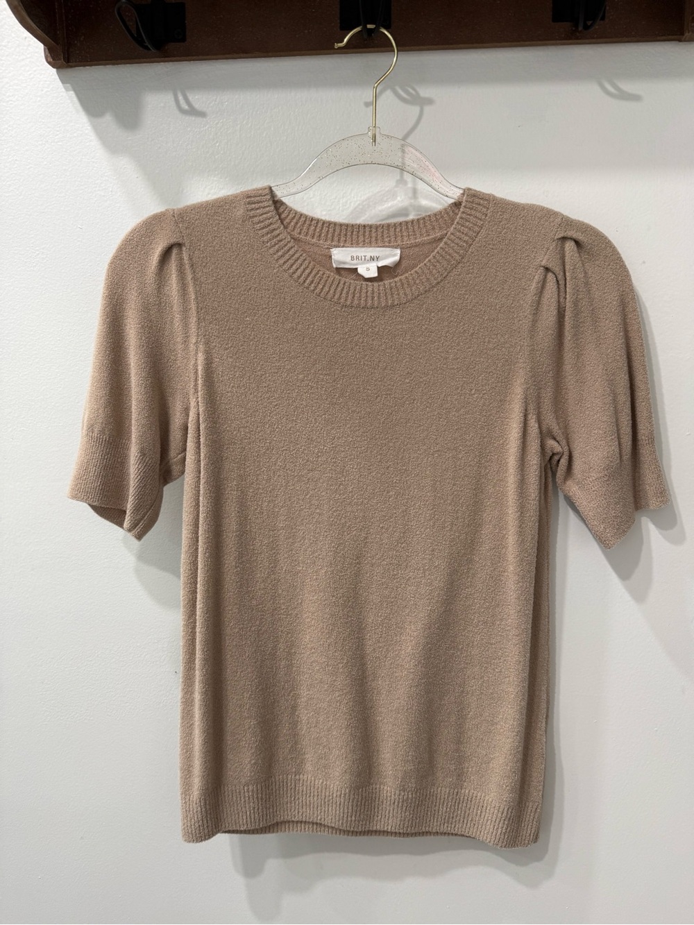 Brit.NY Short Sleeve Crewneck Sweater in Taupe